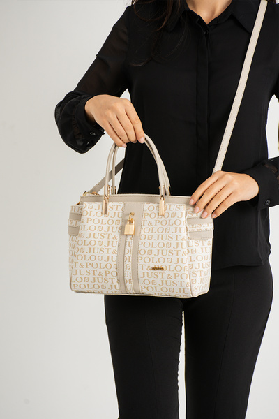 Just Polo حقيبة كتف نسائية كريمية متوسطة الحجم مناسبة للاستخدام اليومي???????