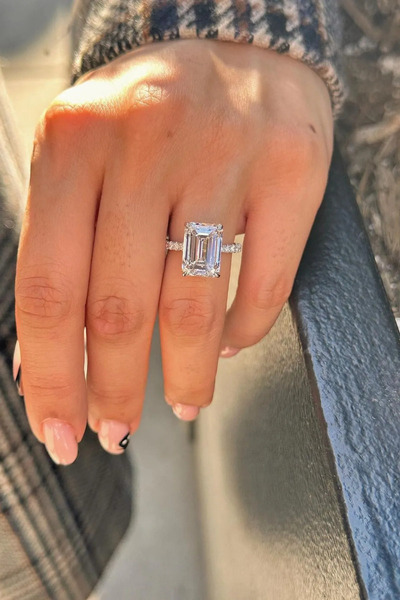 Laboratuvar Pırlantası Lp garanti belgeli Işıklı Kutuda 4 Karat Baget Yüzük