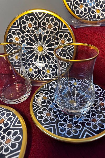 DECOSTYLE 12 Piece Patterned Matte Gold Tea Set with Ceramic Plate