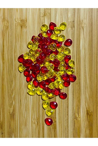 Öztürk Oya, rochie de seară, bijuterii, mărgele din plastic cu lacrimi din pl...