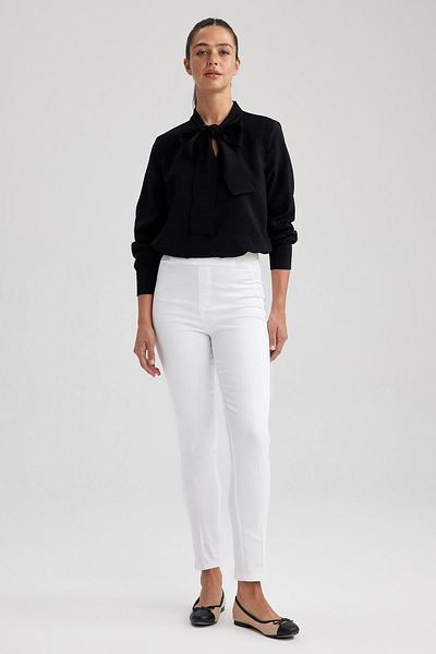 DeFacto Smoking-Satinhose mit normaler Taille und geradem Bein J8743az23wn