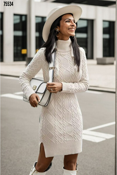 ANBLYs COLLECTION SAÇ ÖRGÜLÜ BAKLAVA DESENLİ BOĞAZLI YAKA YIRTMAÇLI TRİKO ELBİSE