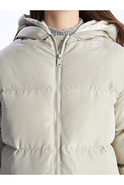 LC Waikiki Kadın Kapüşonlu Düz Şişme Mont