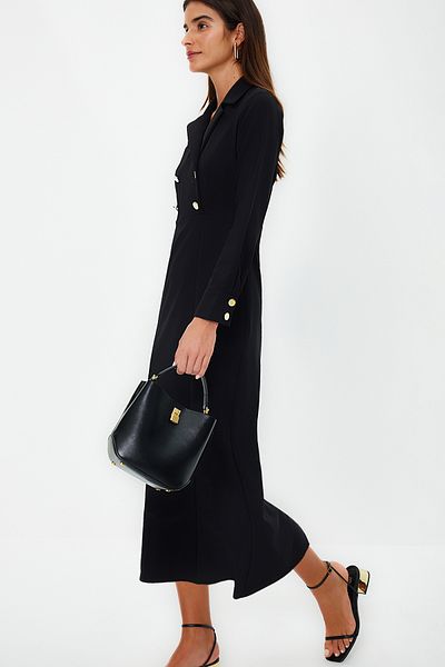 Trendyol Modest Schwarzes, zweireihiges, gewebtes Kleid mit Kragen und Knöpfen TCTSS24EB00020
