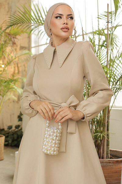 InStyle فستان سكوبا مزين بالخرز على الياقة - حجري