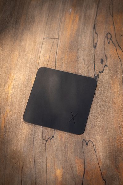 minimal X design قاعدة أكواب Min X مكونة من 6 قطع - جلد حقيقي - أسود مجنون - تصميم بسيط