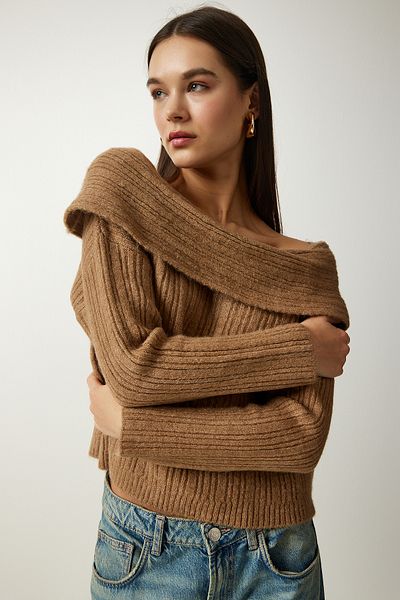 Happiness İstanbul Damen-Strickpullover mit Madonna-Kragen in Camel PF00049