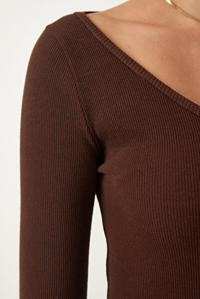 Happiness İstanbul Dunkelbraune Biscuit-Strickbluse mit V-Ausschnitt für Damen im 2er-Pack GT00058