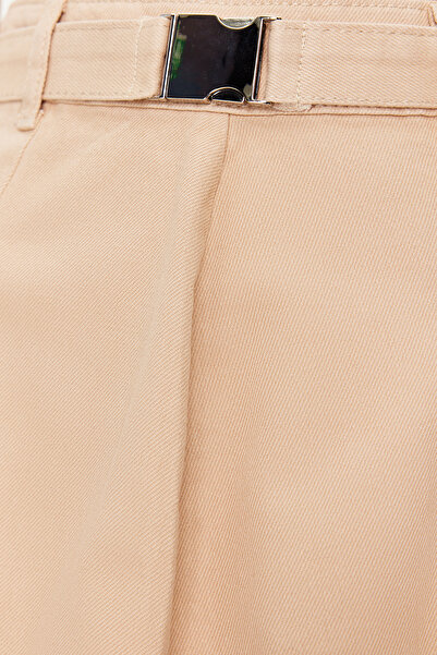 Trendyol Collection Fustă mini din denim cu brâu bej, plisată cu talie înaltă TWOSS24ET00078