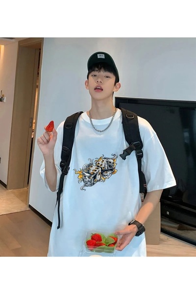 Le Savu Μπλουζάκι Flaming Dice & Skulls με τύπωμα σε λευκό χρώμα Unisex overs...