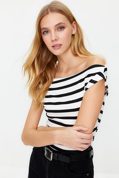 Trendyol Collection Μαύρη βάρκα με λαιμόκοψη ελαστική πλεκτή μπλούζα με παχύρρευστο/μαλακό ύφασμα TWOSS24BZ00090