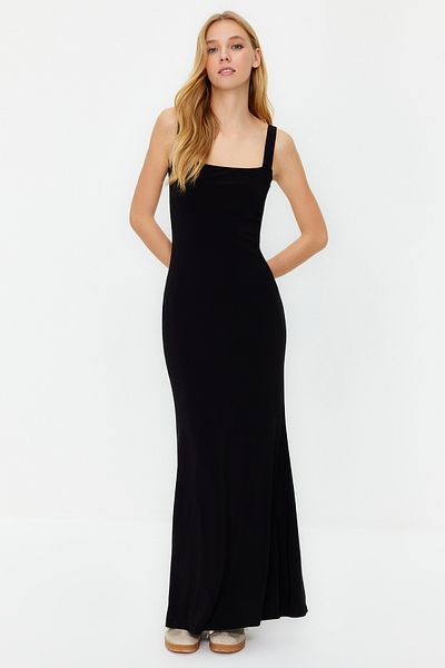 Trendyol Collection Černé tlusté ramínko upnuté/vypasované pružné pletené maxi tužkové šaty TWOSS24EL00137