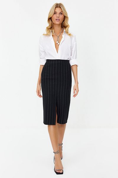 Trendyol Collection Černá tkaná sukně s detailem lesklého kamene - TPRSS24ET00002