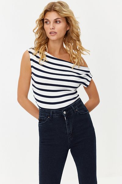 Trendyol Collection Pruhovaná námořnická modř, pružná pletená halenka s viskózní/měkkou tkaninou TWOSS24BZ00090