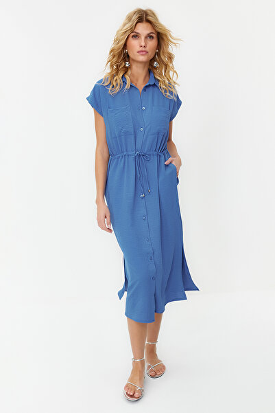 Kolekcia Trendyol Tmavomodré tkané šaty v páse s naberaným vreckom v páse TWOSS24EL00049