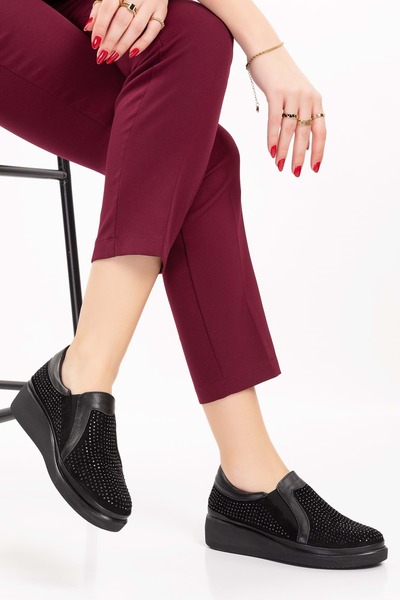 Gondol Hakiki Deri Anatomik Taban Taş Detaylı Ayakkabı Gndl.19570 - Siyah - 41