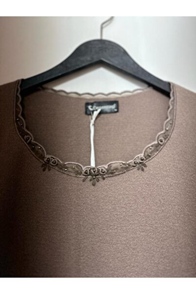 Desen Triko Πλεκτή μπλούζα με λαιμόκοψη με κέντημα σε μεγάλο μέγεθος