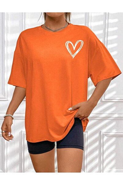 BYMEER Помаранчева футболка з принтом у вигляді серця