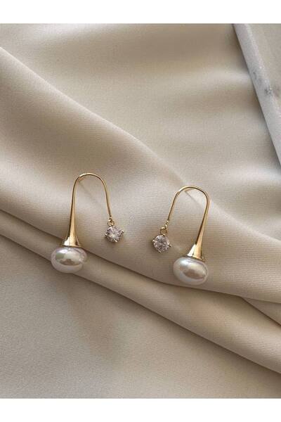 Esmeray Aksesuar Vip Çelik Gold Renk Zirkon Taş ve İnci Detaylı Antialerjik Küpe Genişlik 1,5 cm. Uzunluk 3 cm.