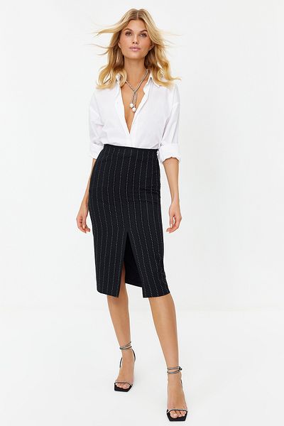 Trendyol Collection Černá tkaná sukně s detailem lesklého kamene - TPRSS24ET00002