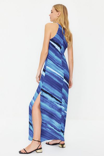 Trendyol Collection Blaues Maxikleid aus Satin im Kaftan-Stil mit Batikmuster