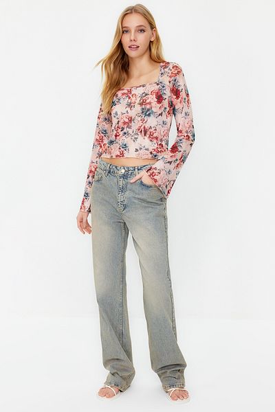 Trendyol Collection Puderfarbene bedruckte Tüllbluse mit ausgestellten Ärmeln – Bindedetail, TWOSS24BZ00044