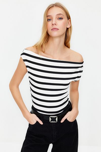 Trendyol Collection Μαύρη βάρκα με λαιμόκοψη ελαστική πλεκτή μπλούζα με παχύρρευστο/μαλακό ύφασμα TWOSS24BZ00090