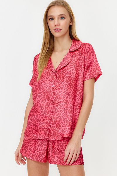 Trendyol Collection Rosa, mehrfarbiges, gewebtes Pyjama-Set mit Leopardenmuster und Satin-Shorts THMSS20PT0158