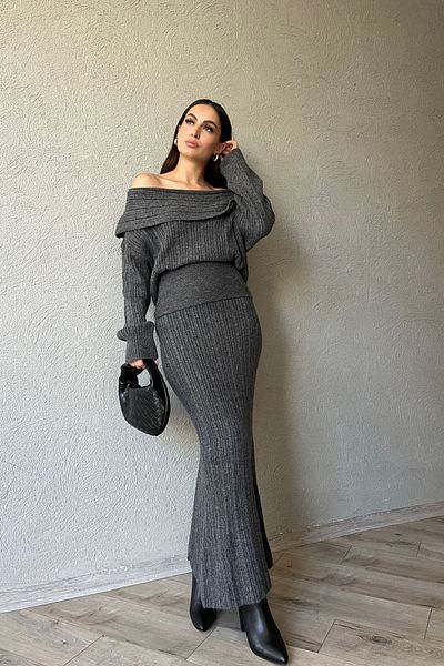 Seda Yalçın Atelier طقم سترة وتنورة منسوجة من Degaje بياقة أنثراسايت