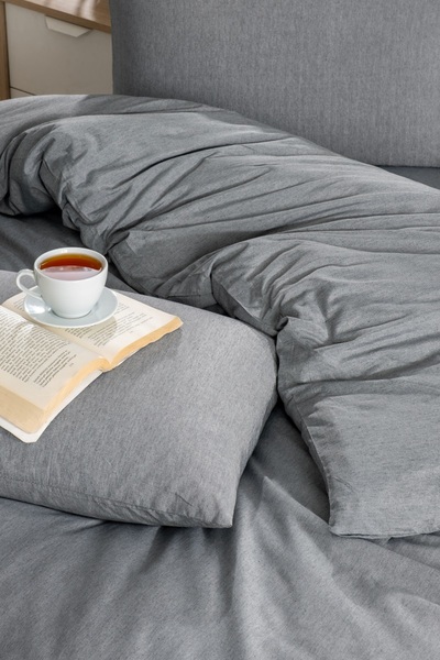 Valezium АНТРАЦИТОВИЙ ОДНОСПАЛЬНИЙ КОМПЛЕКТ ПОСТІЛЬНОЇ БІЛИЗНИ, ПІДКОВДРА НА ГУМЦІ ТА 1 НАВОЛОЧКА