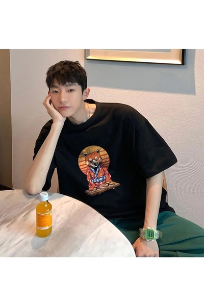 Le Savu تي شيرت ساموراي كات سوشي مطبوع باللون الأسود للجنسين