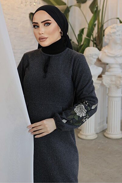 Bestenur Антрацитова сукня Tesettur 755 з вишитими рукавами