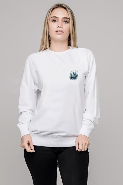 QIVI سويت شيرت نسائي أبيض محبوك بطبعة كاميرا وعدسة كاميرا وأكمام طويلة