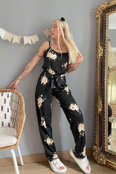 Pijamaevi Gestricktes Damen-Pyjama-Set aus schwarzer Blumenspitze mit Seilriemen