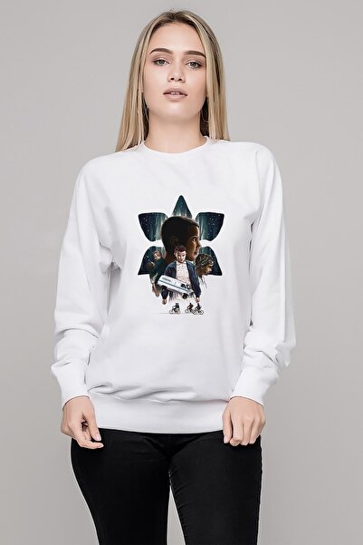 QIVI سويت شيرت نسائي أبيض بأكمام طويلة من Stranger Things 2 مطبوع عليه قافلة هوكينز