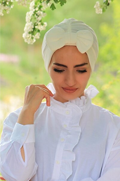 Sahra Şal Dünyası Bonnet ecru cu fundă pentru femei