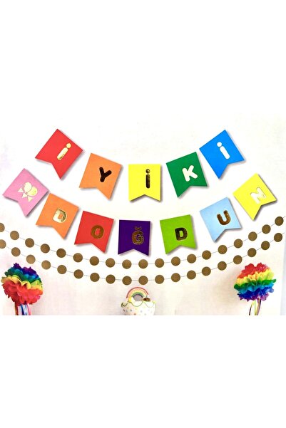 Huzur Party Store Banner cu text de la mulți ani, șters în aur, pe carton col...