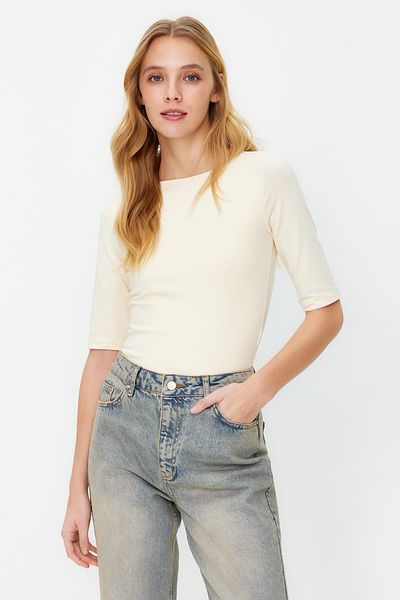 Trendyol Collection Kurzärmlige Strickbluse aus Baumwollstretch mit figurbetonter Steinoptik und U-Boot-Ausschnitt TWOSS24BZ00076