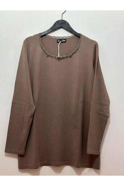 Desen Triko Πλεκτή μπλούζα με λαιμόκοψη με κέντημα σε μεγάλο μέγεθος