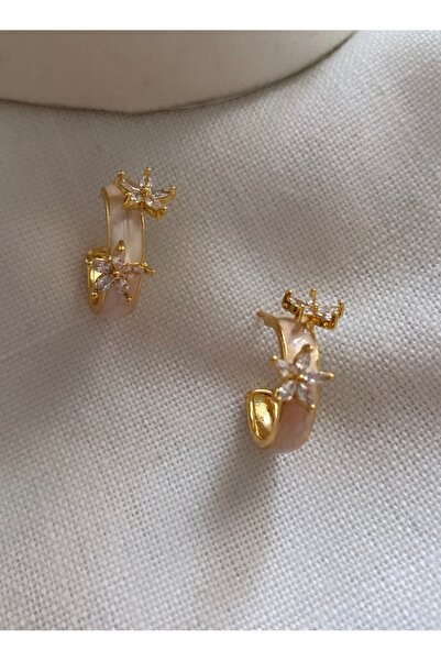 VNS Accessories أقراط ذهبية بتفاصيل زهور