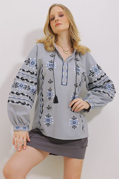 Trend Alaçatı Stili Dámská šedá převládající límec vyšívaný střapcem bavlněná tkaná halenka ALC-X11451