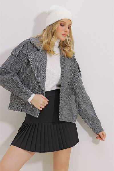Trend Alaçatı Stili Schwarzer Crop-Stempelmantel mit zwei Taschen für Damen ALC-X11057
