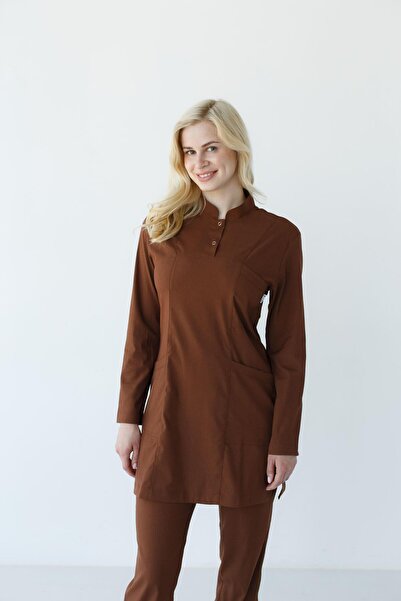 Dr. Mitra بدلة طبيب ممرضة جراحية حجاب ليكرا للنساء باللون البني