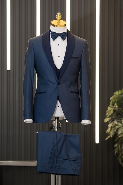 AKÇAYLAR Regular Fit Dobby Shawl Lapel Tuxedo Suit with Vest and Bow Tie