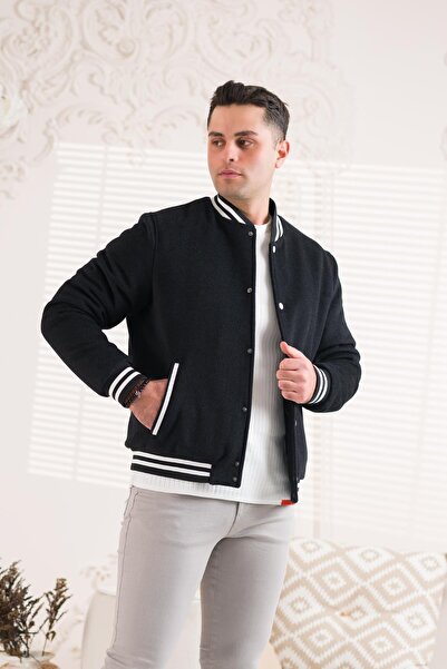 Sır Регулярний крій, кашемірова підкладка, застібка на кнопках, комір-стійка, чоловічий пальто