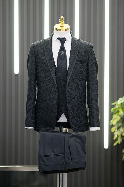 AKÇAYLAR Vestă cu guler ascuțit, pantaloni evazați cu imprimeu floral, costum smoking slimfit cu combinație