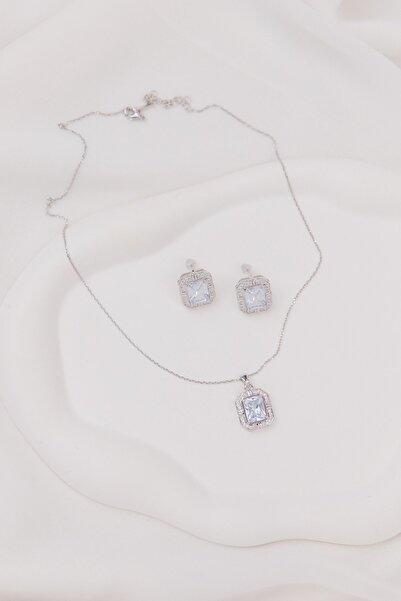 Sacha Accessories مجموعة قلادة فضية مستطيلة الشكل من حجر الرغيف الفرنسي