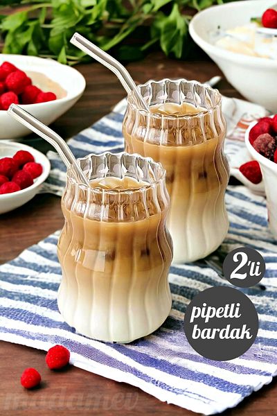Madamev Set of 2 Scandinavian Style Twist Glass with Straw Coffee Cocktail Presentation Glass Borosilicate 400 ml