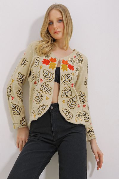 Trend Alaçatı Stili Women's Vanilla Crew Neck Full Embroidered Soft Jacket ALC-X11454