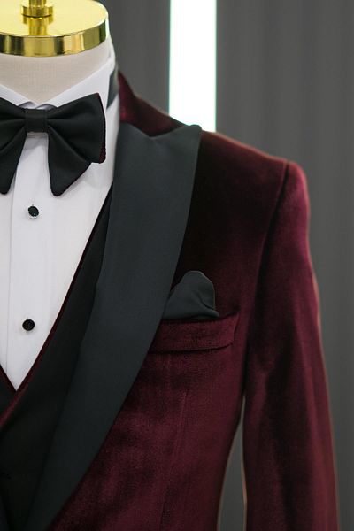 TORRES Regular Fit Swallow Collar Double Slit Velvet Tuxedo Suit